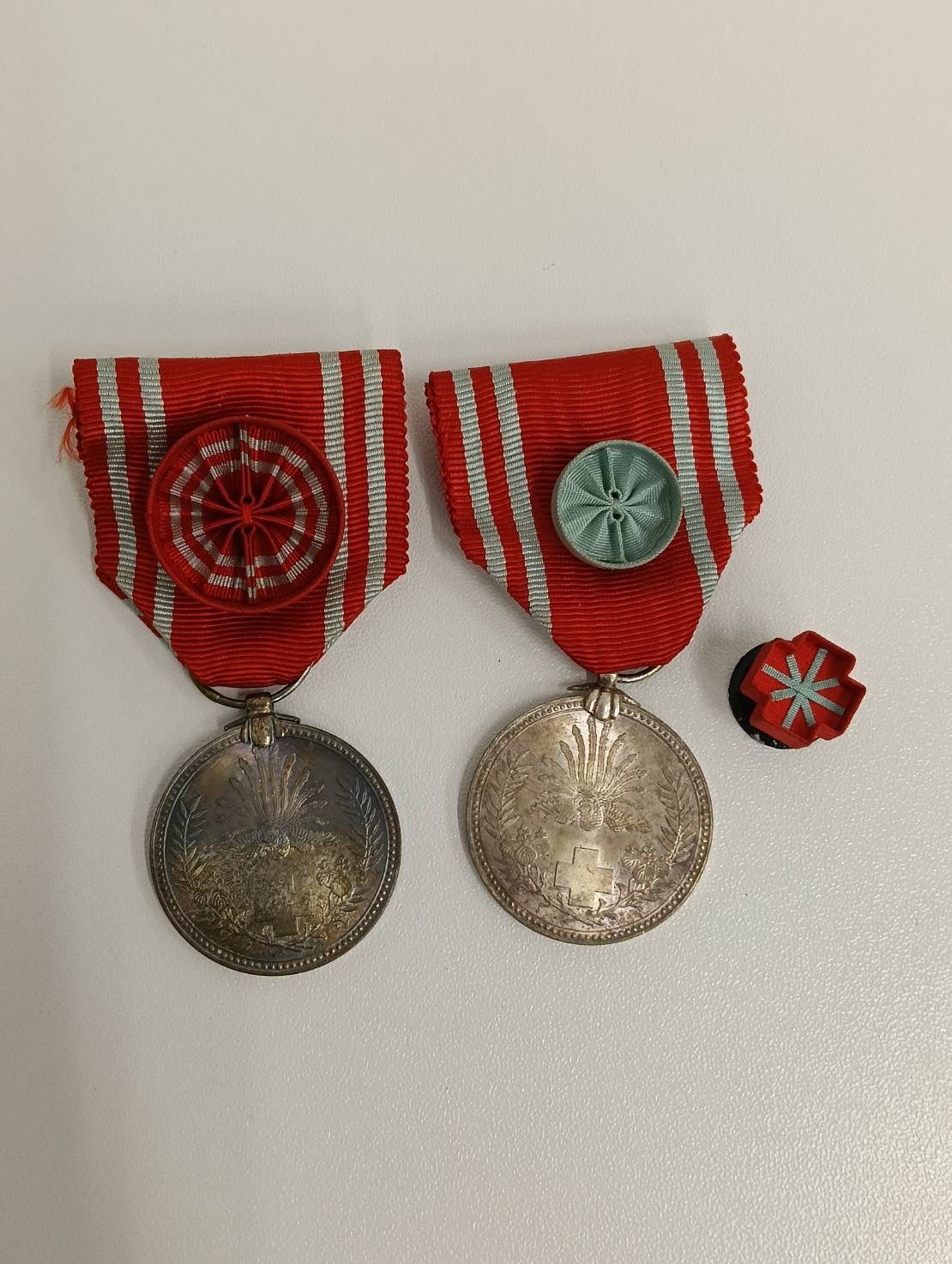 中古品】 日本赤十字社 特別社員章 功労章 & 勲章 徽章 セット 昭和