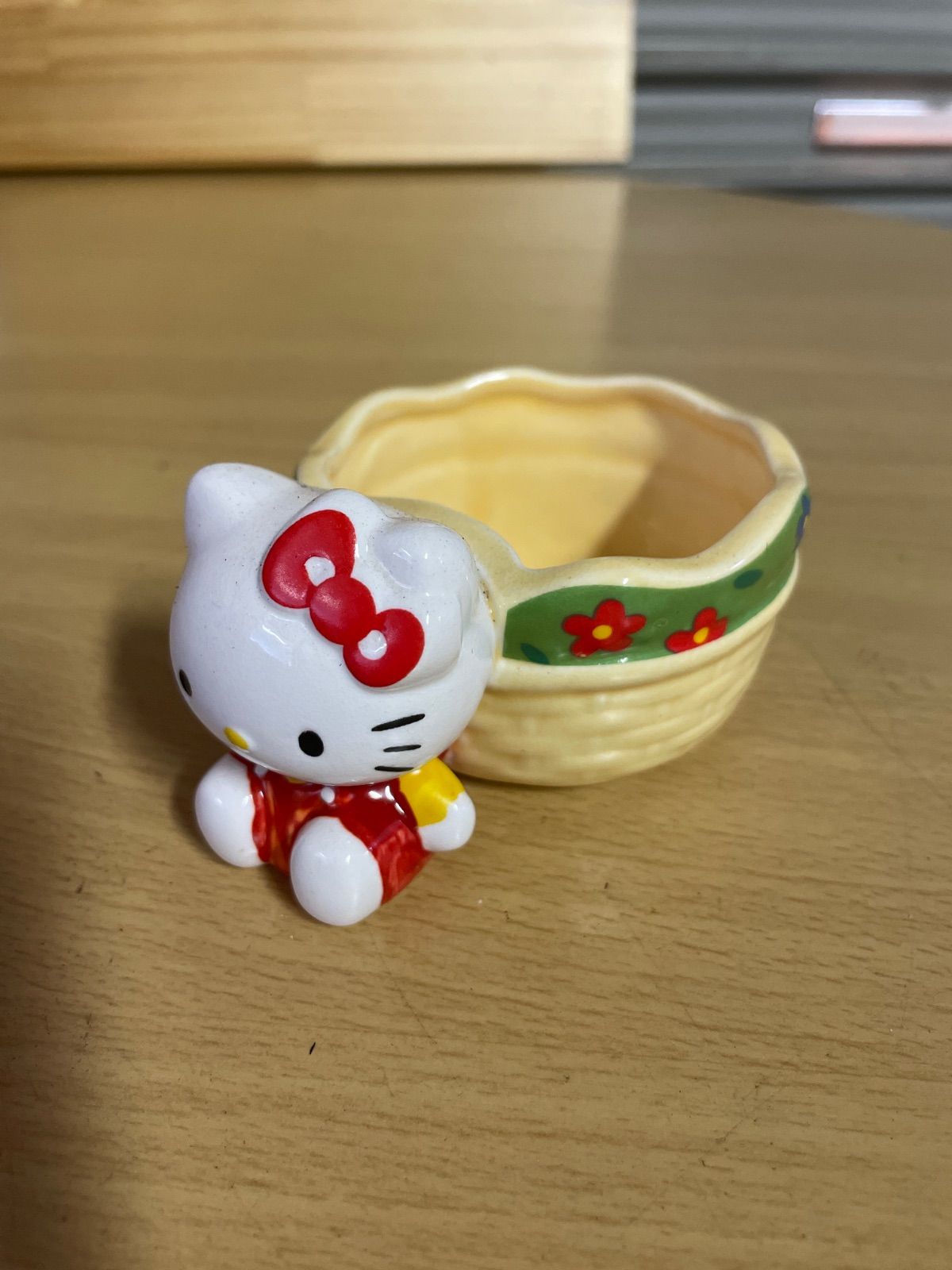 ハローキティ　陶器　小物入れ 平成レトロ】キティちゃん ハローキティ 陶器小物入れ - メルカリ