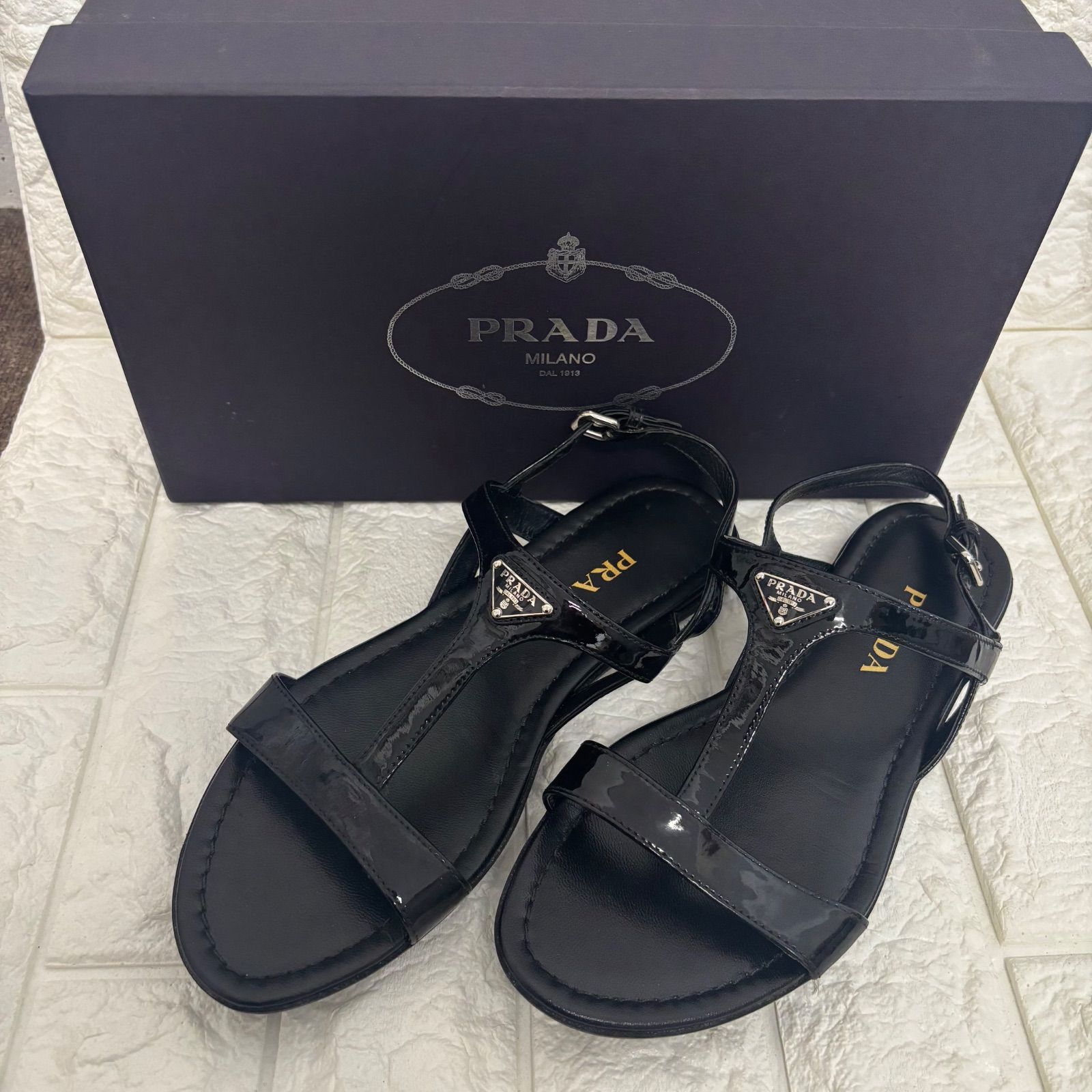 ▪️PRADA プラダ トライアングル ロゴ 三角ロゴ プレート サンダル