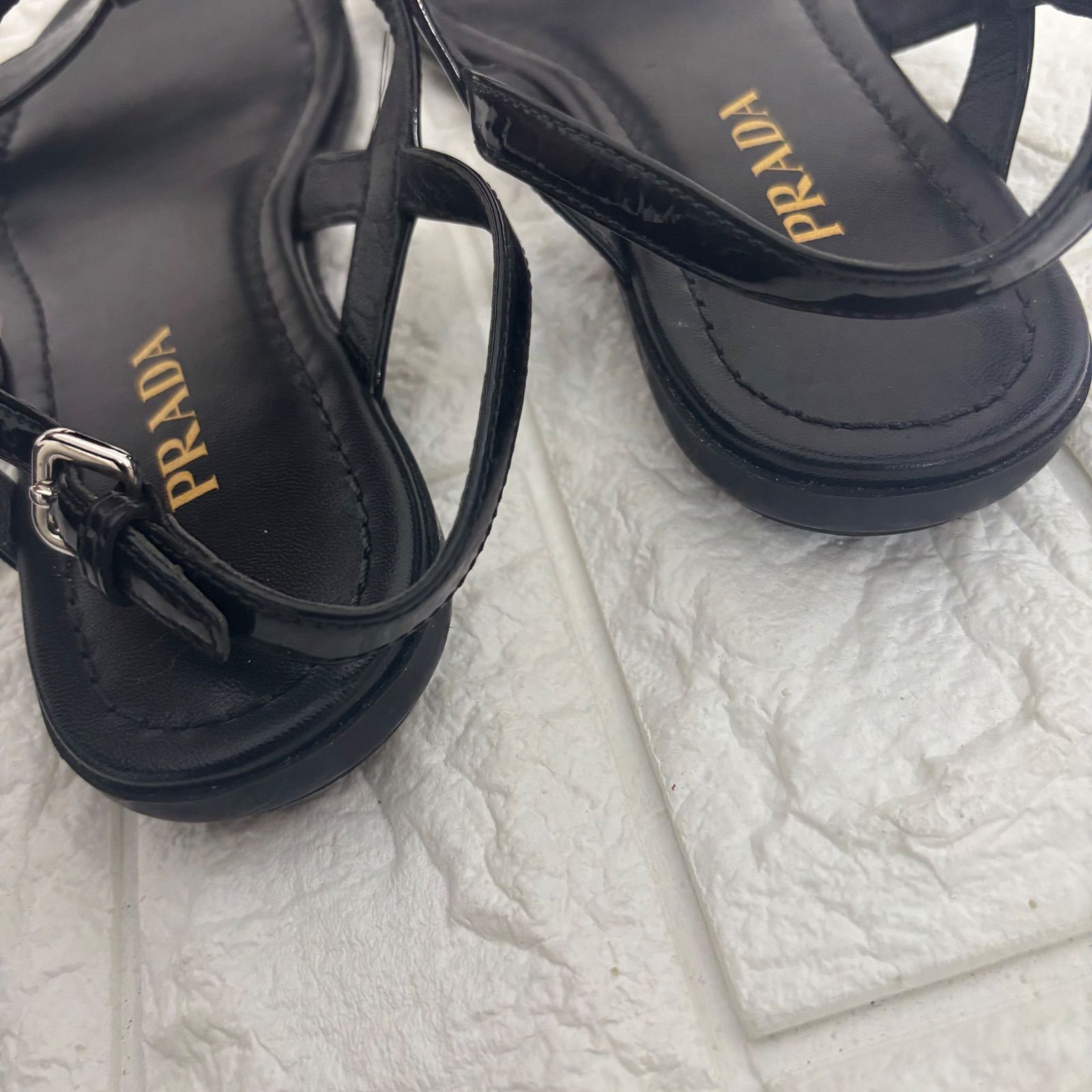 ▪️PRADA プラダ トライアングル ロゴ 三角ロゴ プレート サンダル