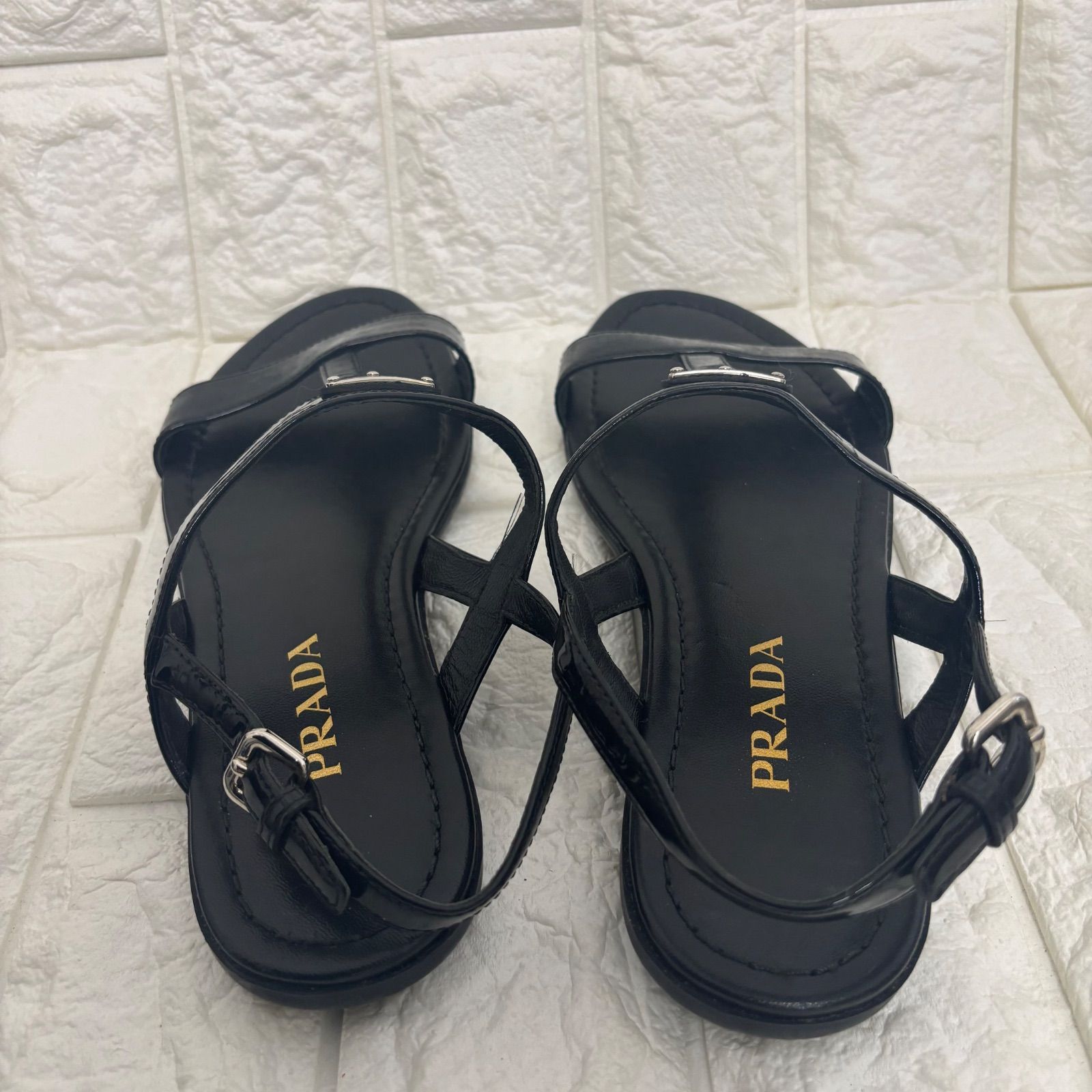 ▪️PRADA プラダ トライアングル ロゴ 三角ロゴ プレート サンダル