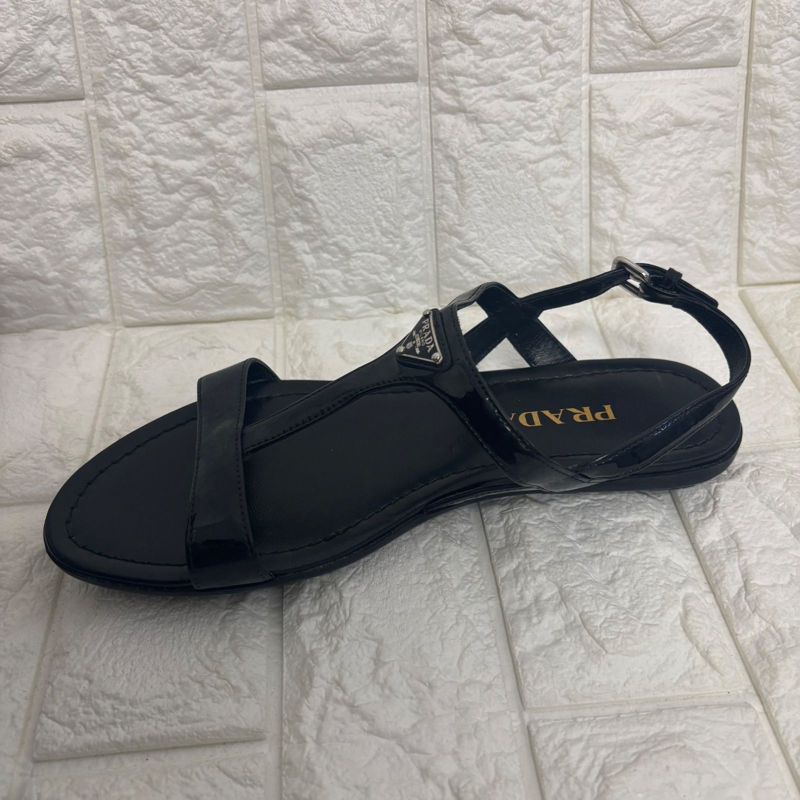 ▪️PRADA プラダ トライアングル ロゴ 三角ロゴ プレート サンダル