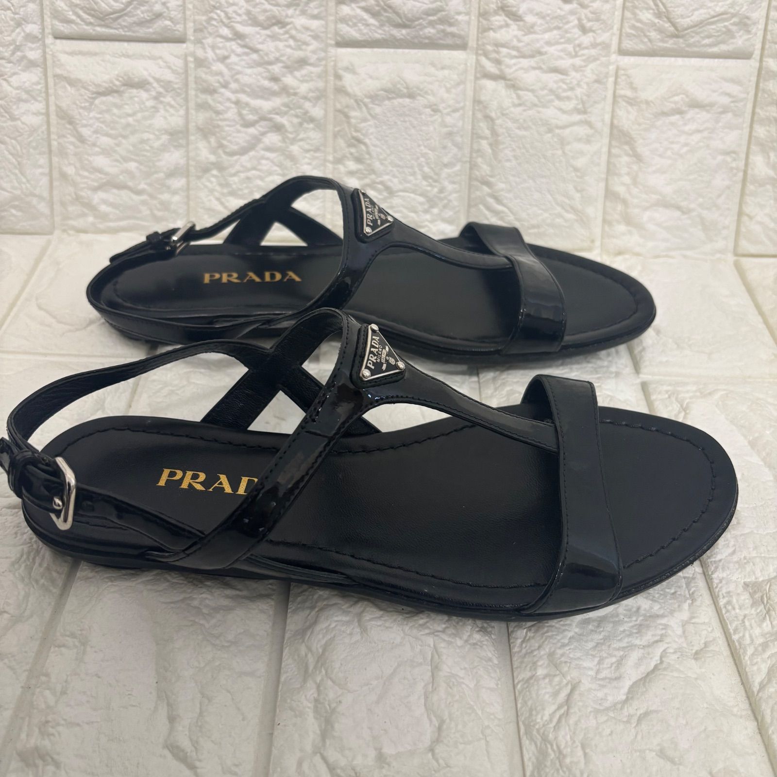 ▪️PRADA プラダ トライアングル ロゴ 三角ロゴ プレート サンダル