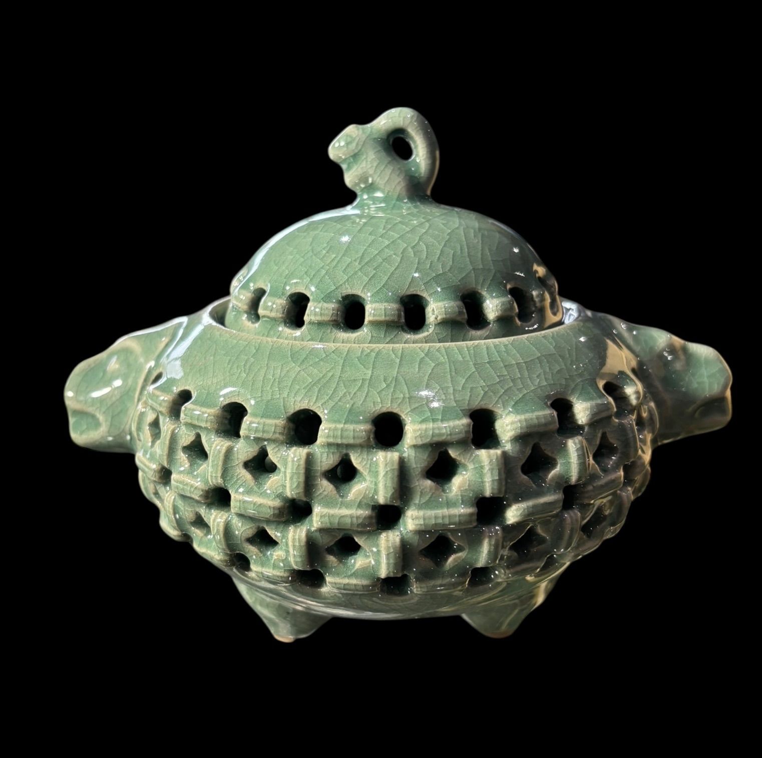 高麗青磁　勝仙　三足香炉 高麗青磁 網目 三足香炉 麗堂 香炉 香道具 桐箱 美術品 インテリア