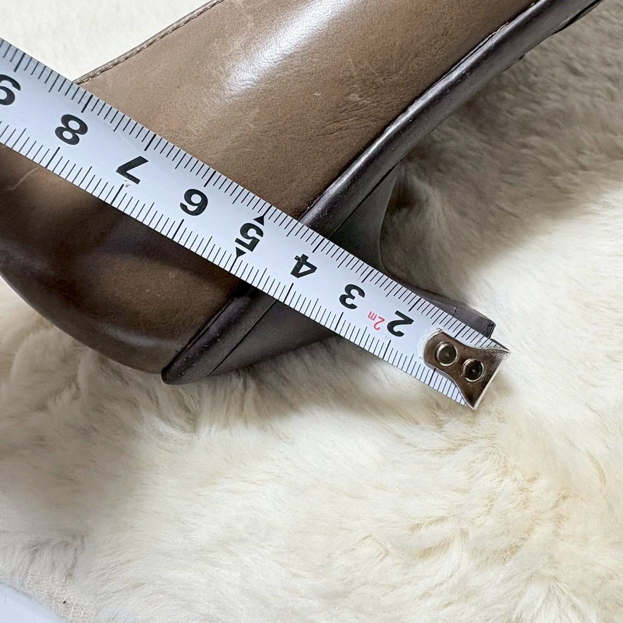 YOSHITO ヨシト クロスデザイン ポインテッドトゥパンプス グレージュ