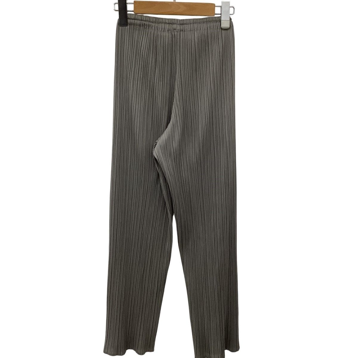PLEATS PLEASE ISSEY MIYAKE SPECTRUM パンツ アイテムのご紹介「SPECTRUM」 – isseymiyake.com