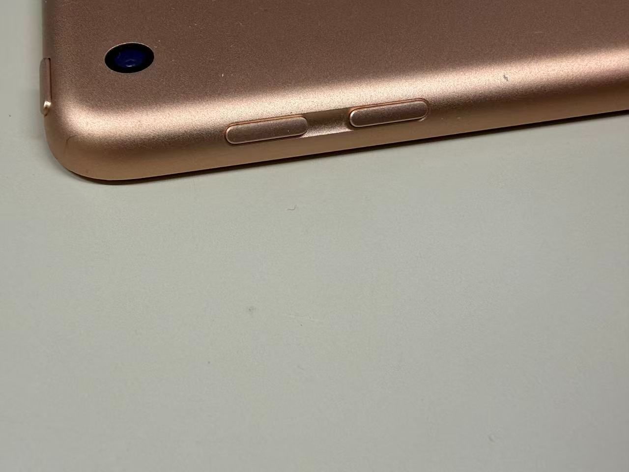 電池78% iPad (第6世代) 128GB ゴールド WiFiモデル タブレット 電池78