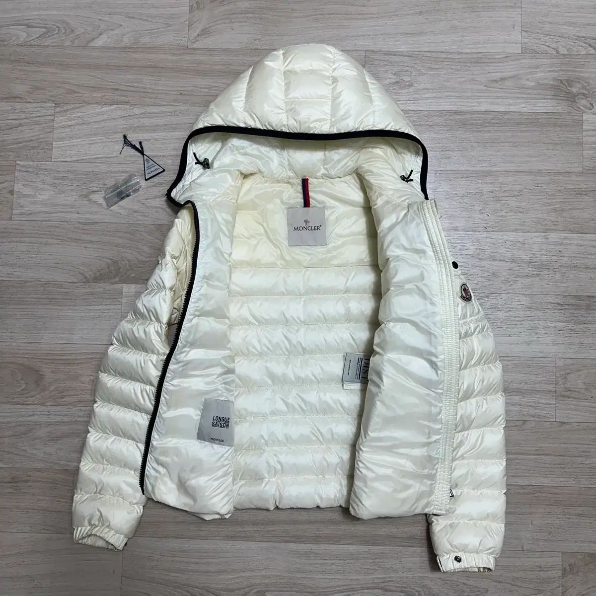 【美品】MONCLER モンクレール ダウンジャケットアイボリー 軽量 サイズ0 モンクレールダウン アイボリー フード付き 最も安い MONCLER