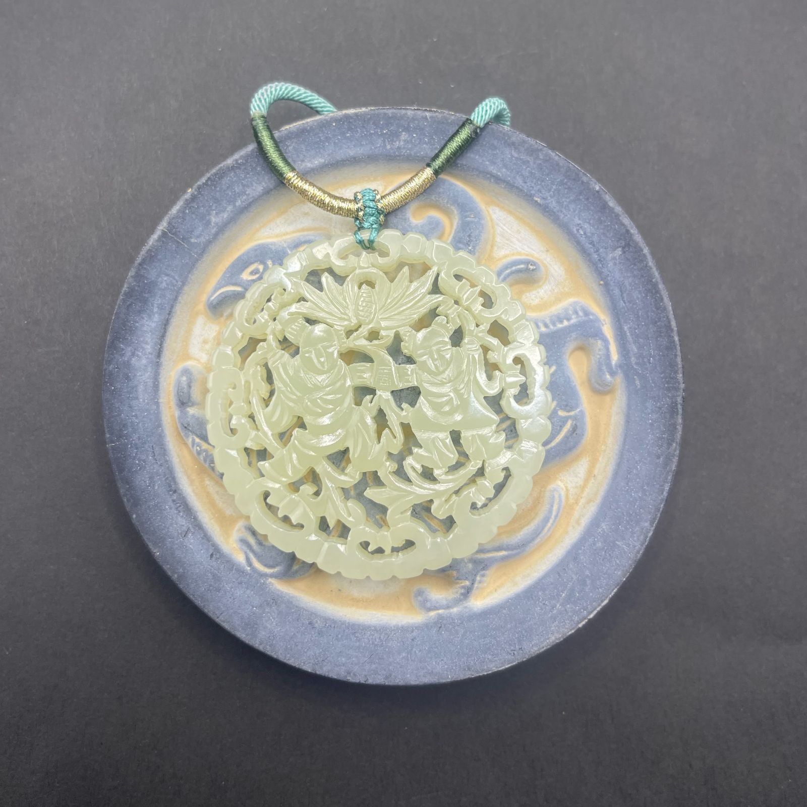 手彫り骨董品 翡翠軟玉 ネフライト 和田玉 和合二仙 良縁、結婚の調和