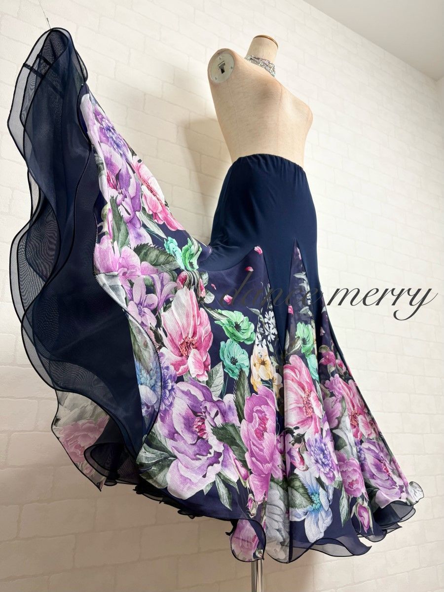 専用✨️豪華✨️社交ダンス用ツ―ピ―スドレス 黒と紫の花柄（M〜L