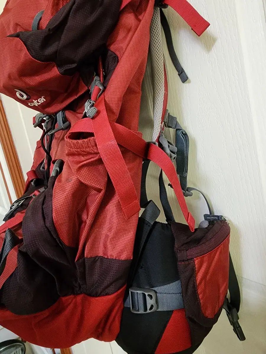  ドイター Aircontact 40 10 リュック バーガンディ カラー その他 アウトドアウェア小物