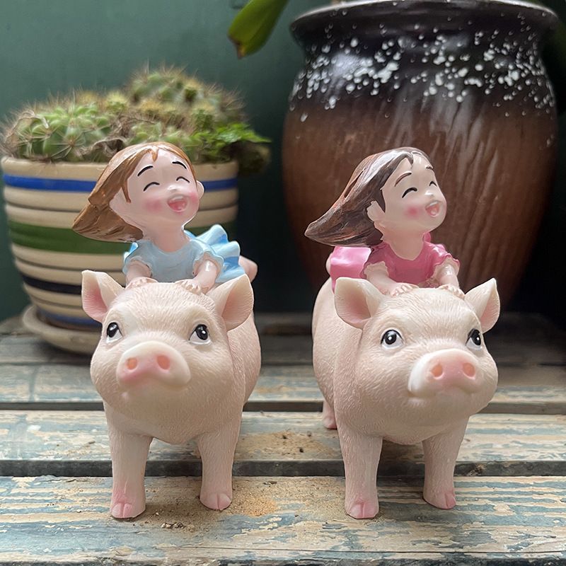 豚に乗っている女の子