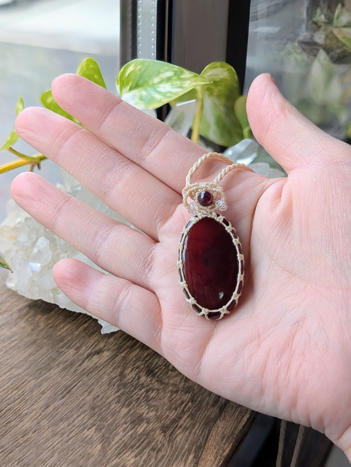 ☆1月誕生石ガーネット・ヘソナイトガーネット☆マクラメ編み