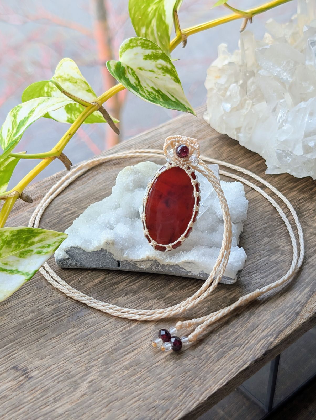 ヘソナイトガーネット ガネーシャ彫りマクラメ編みネックレス ☆1月