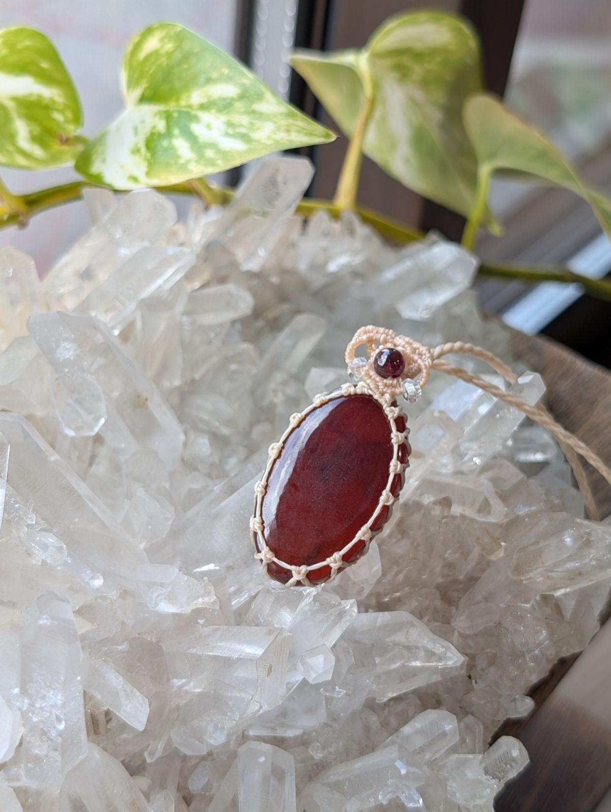 ☆1月誕生石ガーネット・ヘソナイトガーネット☆マクラメ編み