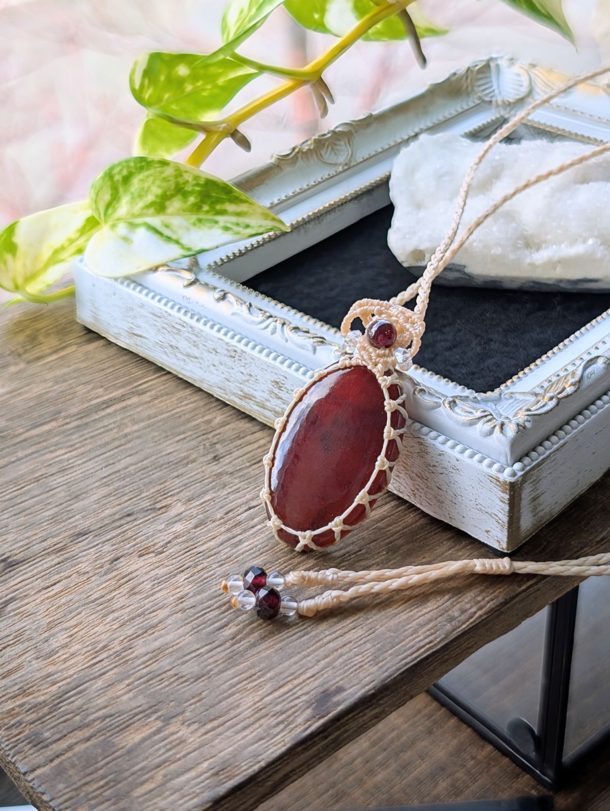 ☆1月誕生石ガーネット・ヘソナイトガーネット☆マクラメ編み