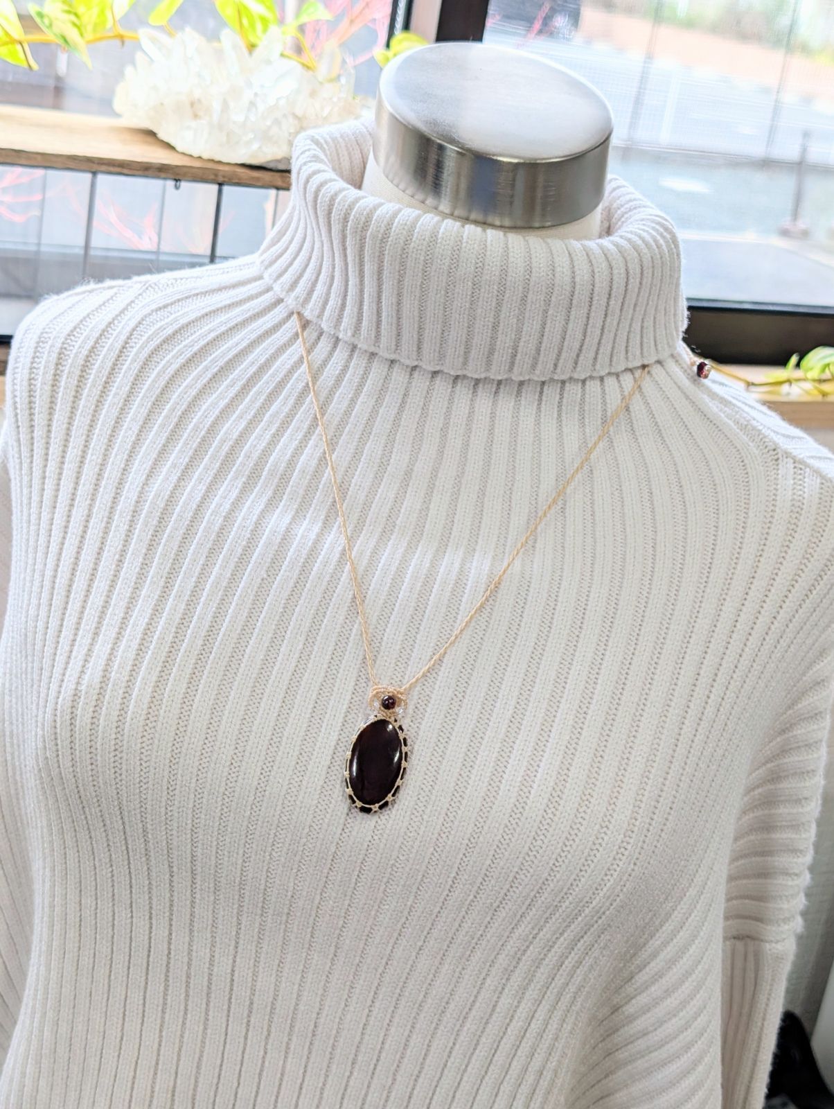 ☆1月誕生石ガーネット・ヘソナイトガーネット☆マクラメ編み