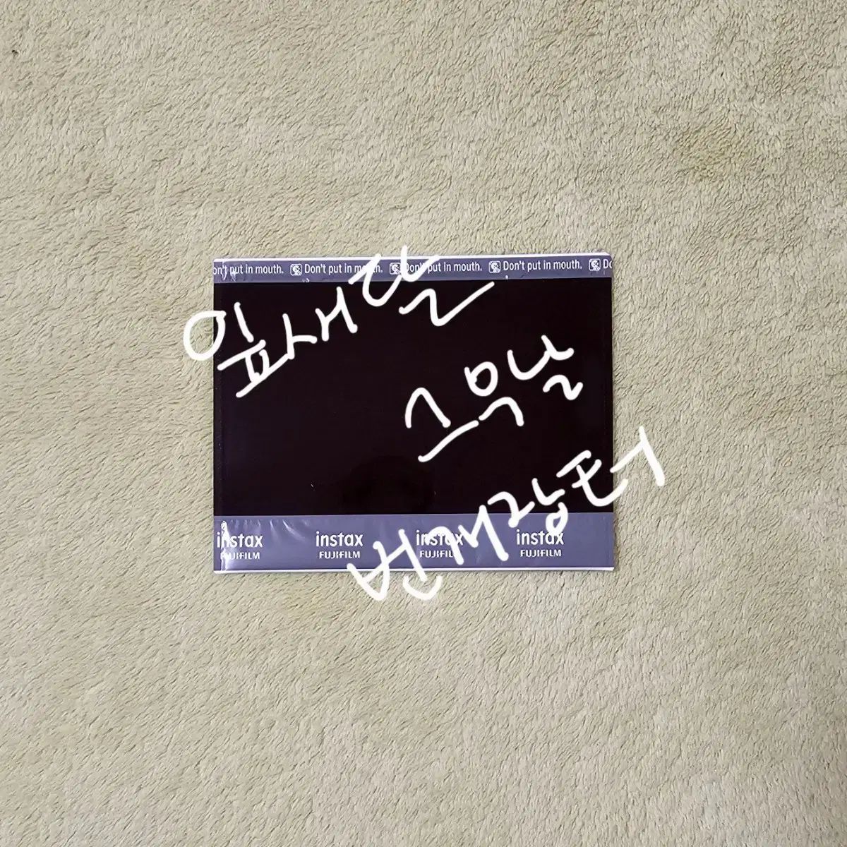 ILLITモカ　直筆サインチェキ 鮫】illit モカ 直筆サイン入りチェキ glliterday 鮫】illit モカ 直筆