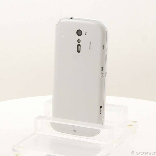 中古品〕 らくらくスマートフォン 32GB ホワイト F-42A docomoロック