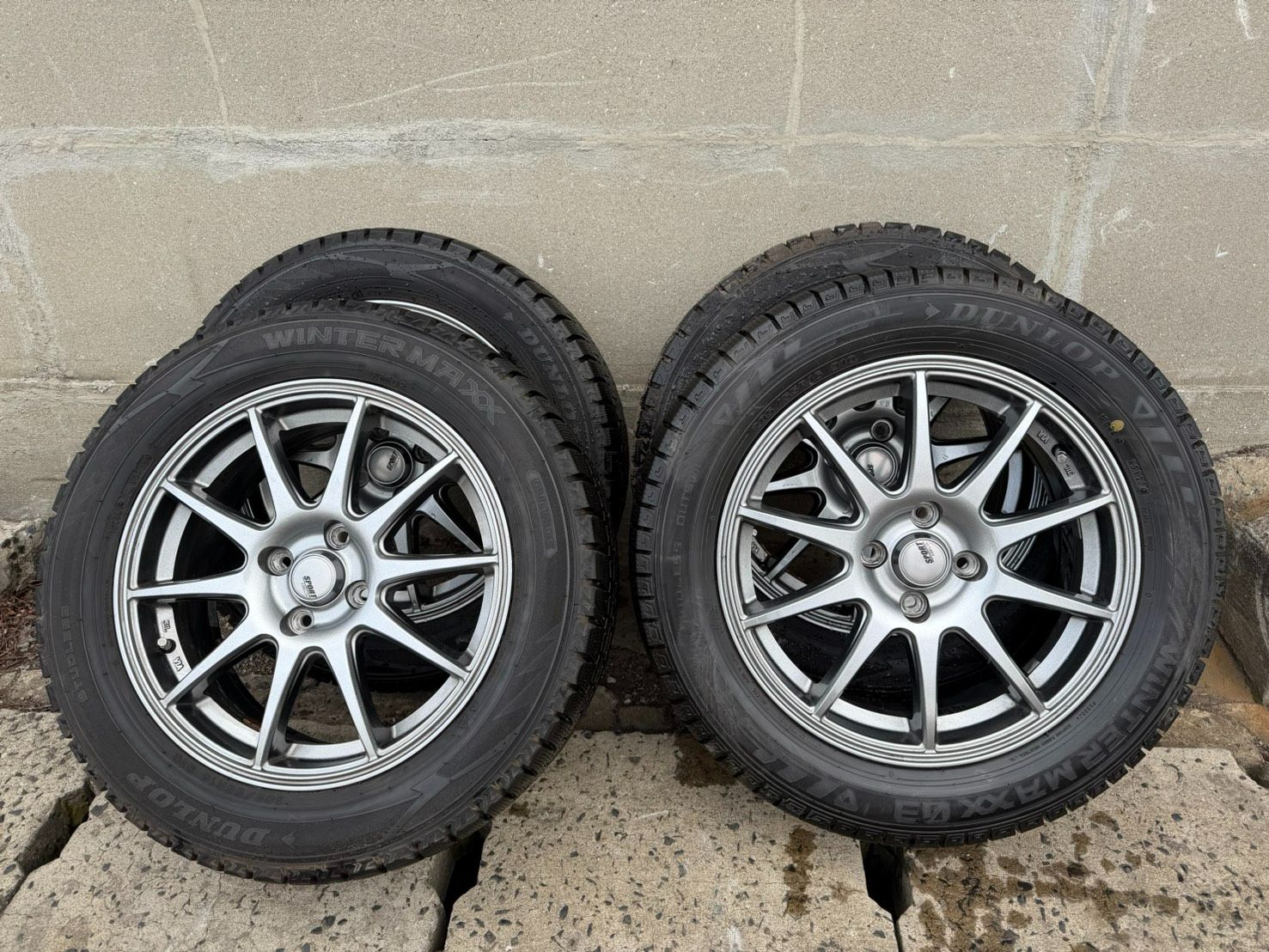 車 DUNLOP 16インチスタッドレスタイヤ付ホイール
