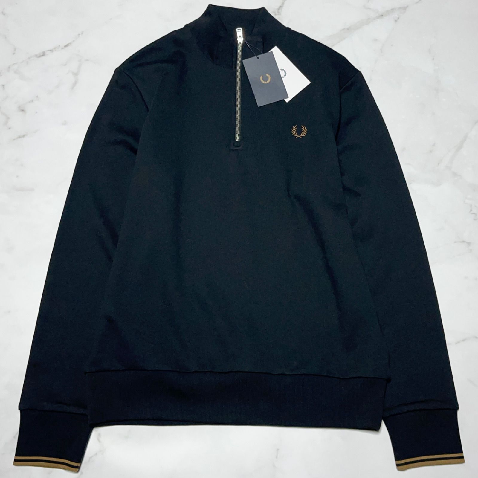 【極美品】FRED PERRY　フレッドペリー　月桂樹ロゴ刺繡ハイネックコート 未使用品 フレッドペリー FRED PERRY 月桂樹 刺繍ロゴ ブラック 黒