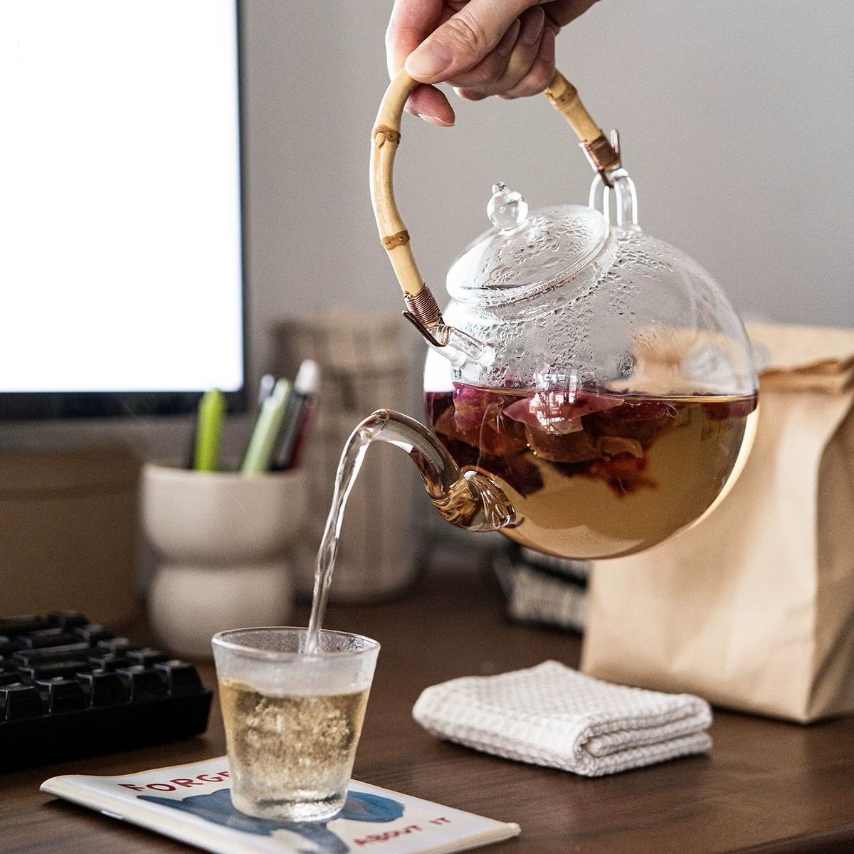 ガラスケトル 900ml 耐熱 ガラス ティーポット 竹の持ち手 まんまる