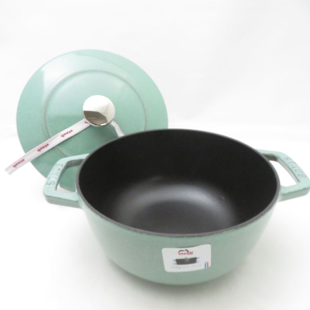 美品 STAUB ストウブ Wa-NABE・M 両手鍋 鋳物ホーロー 18cmセージ緑