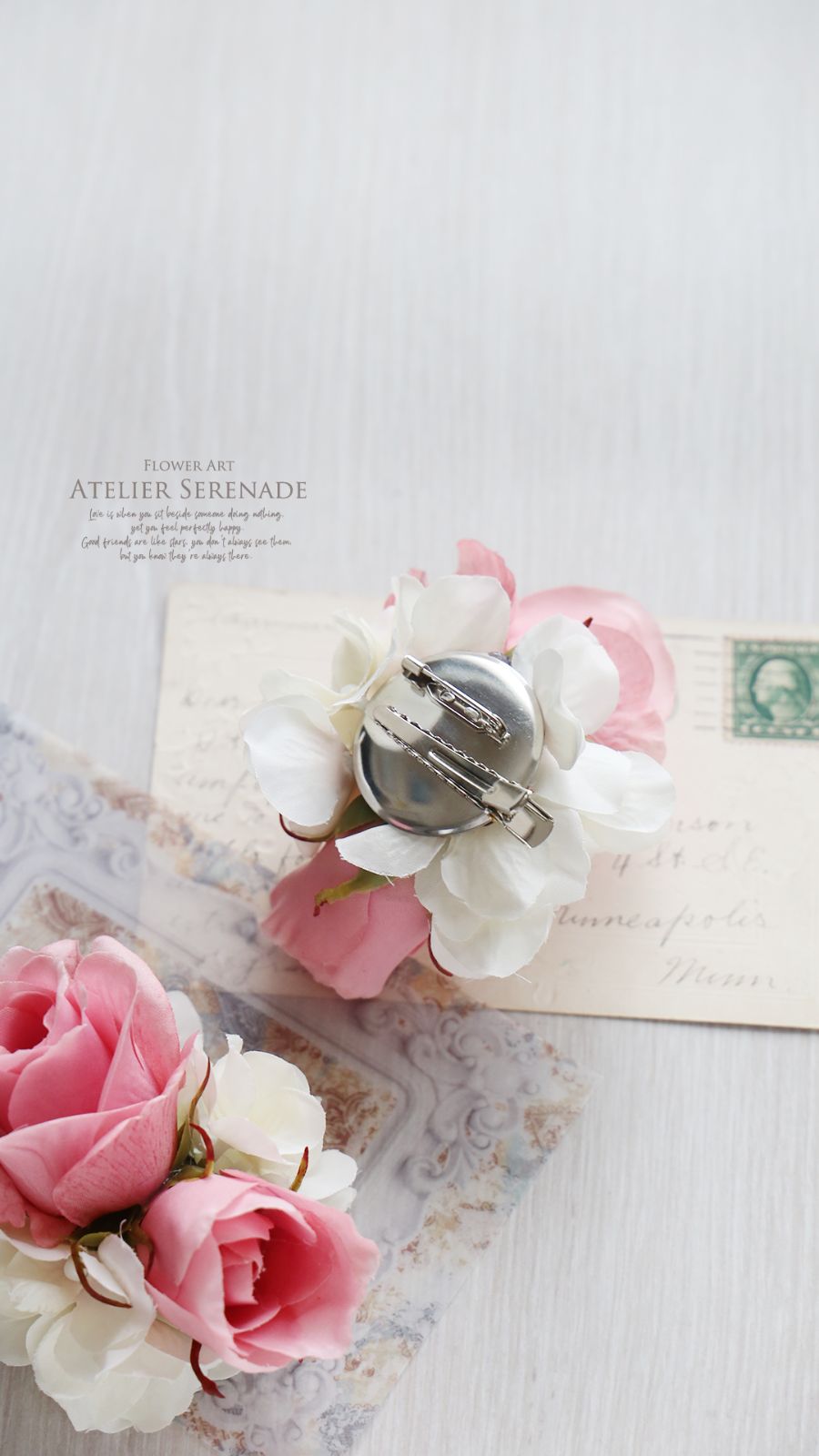 コンフォ : スリッパ SDS S.D.S 花モチーフ付き ブルー 約 23.5cm SALON de SOIREE ファッション センコー エレガントローズのコサージュ -Strawberry pink《フォーマル/セレモニー/卒業式/入学式/卒園式/入園式/結婚式/母の日/華やか/ピンク/薔薇》