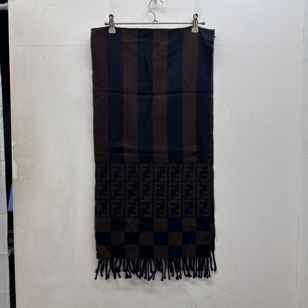 Fendi チェック柄マフラー ブラウン・ネイビー FENDI チェック柄マフラー ブラウン/ネイビー - メルカリ