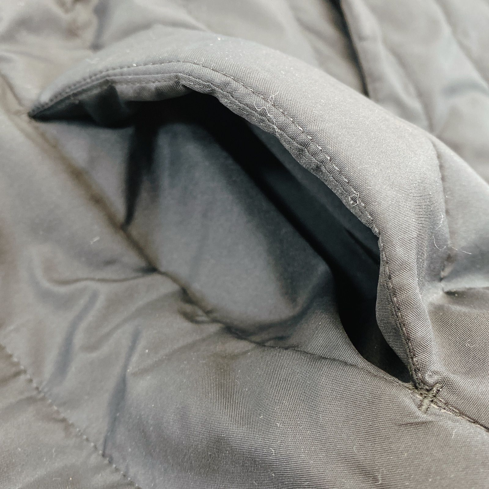 □ Tangram ノースリーブ ベスト ブラック 黄ロゴ サイズM 中古品