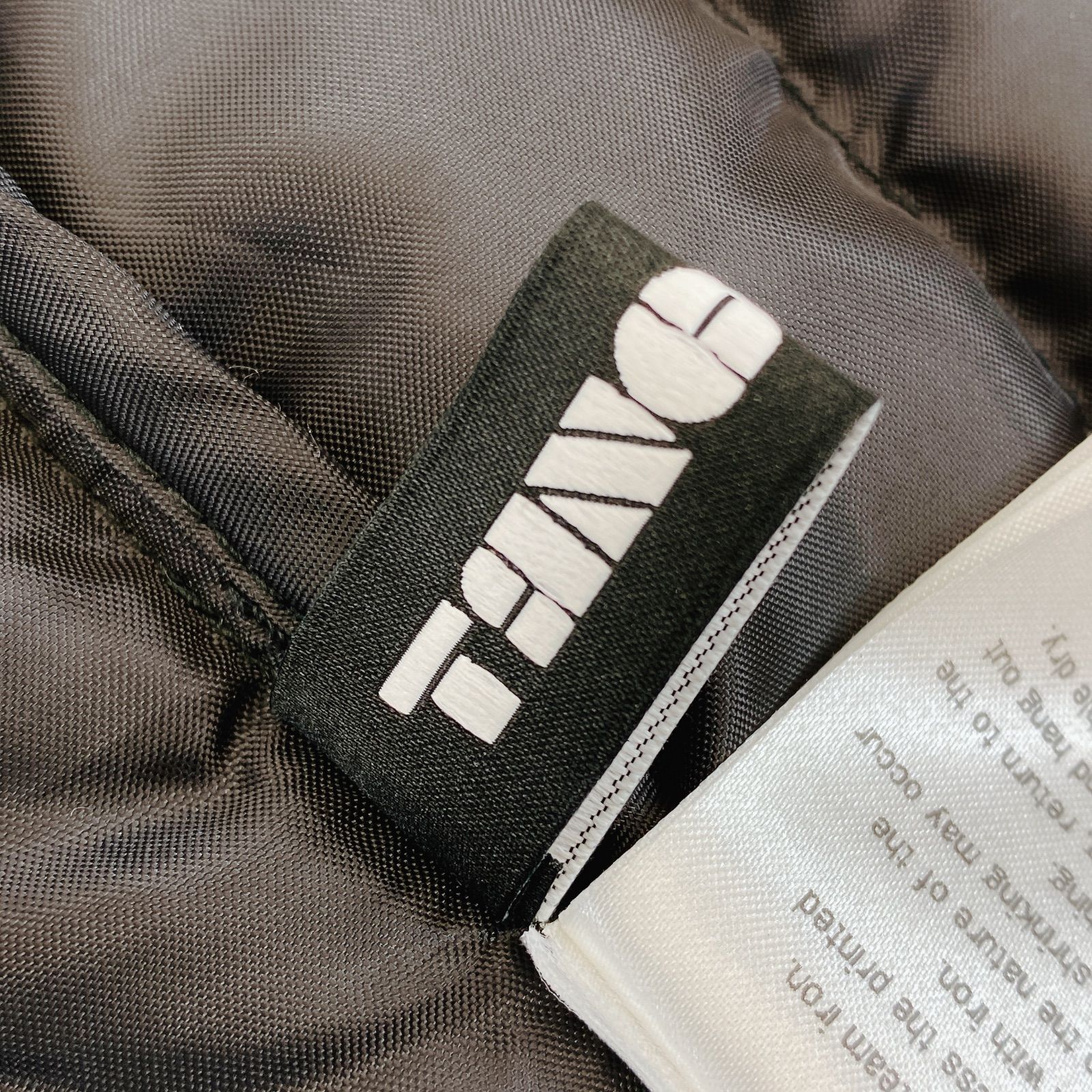 □ Tangram ノースリーブ ベスト ブラック 黄ロゴ サイズM 中古品