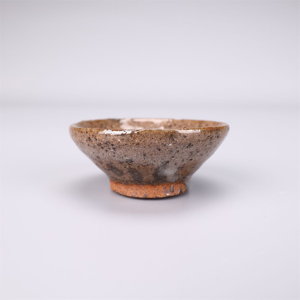 北大路魯山人】 灰釉 ぐい呑 盃 高1.8㎝ 径5.2㎝ 在銘／本物保証品G