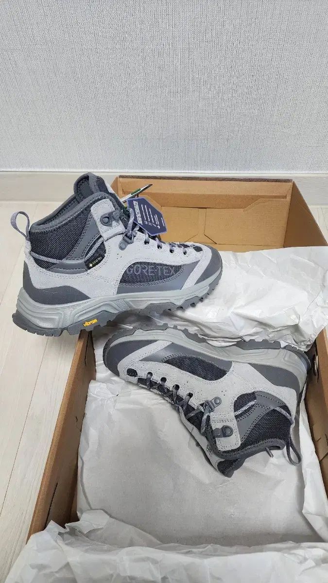 KOLON SPORT コーロンスポーツ ムーブ ミッド トレッキングシューズ 登山靴 240