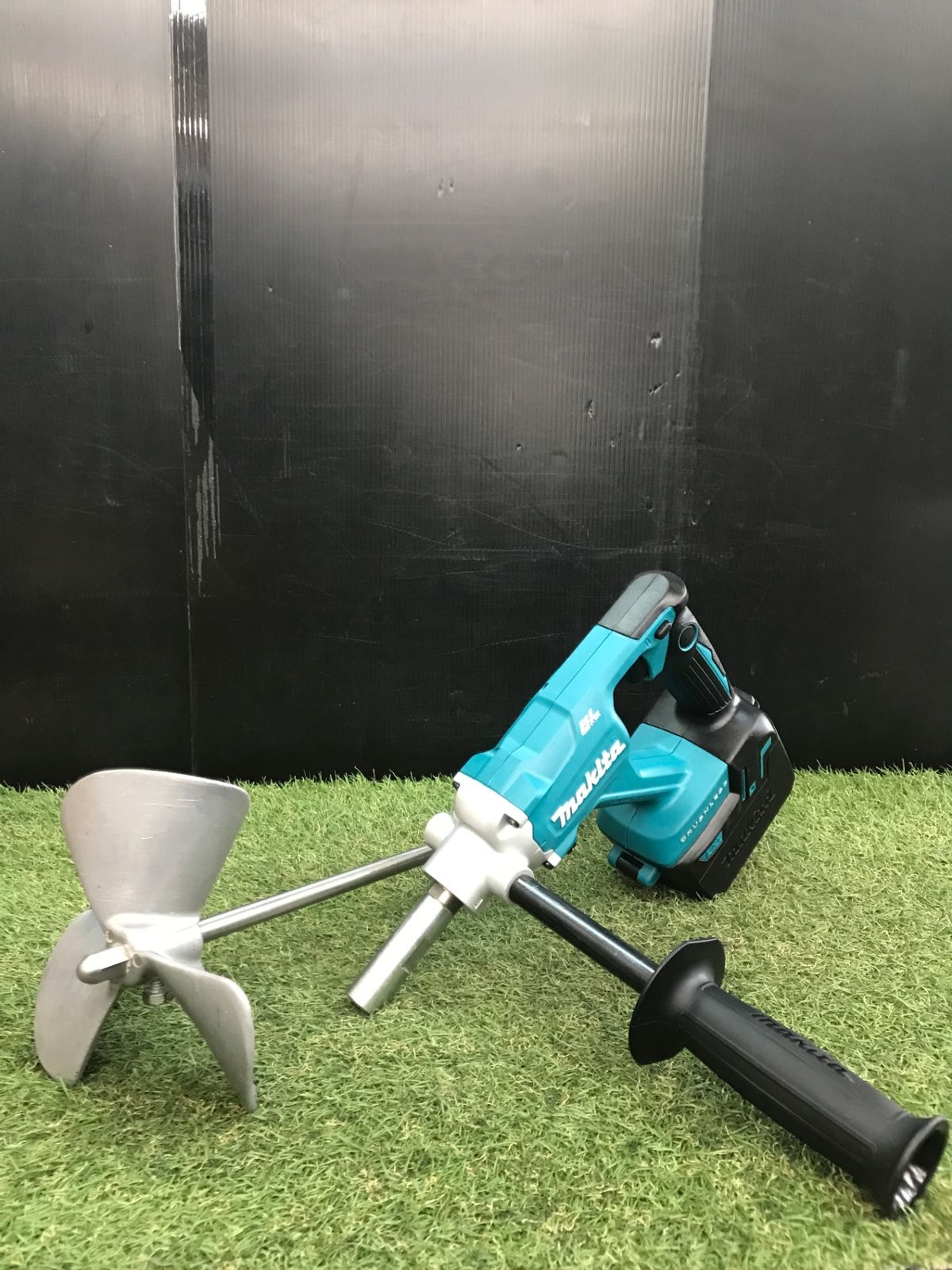 品 0906 makita マキタ 18 v充電式カクハン機 本体のみ UT 130 DZ