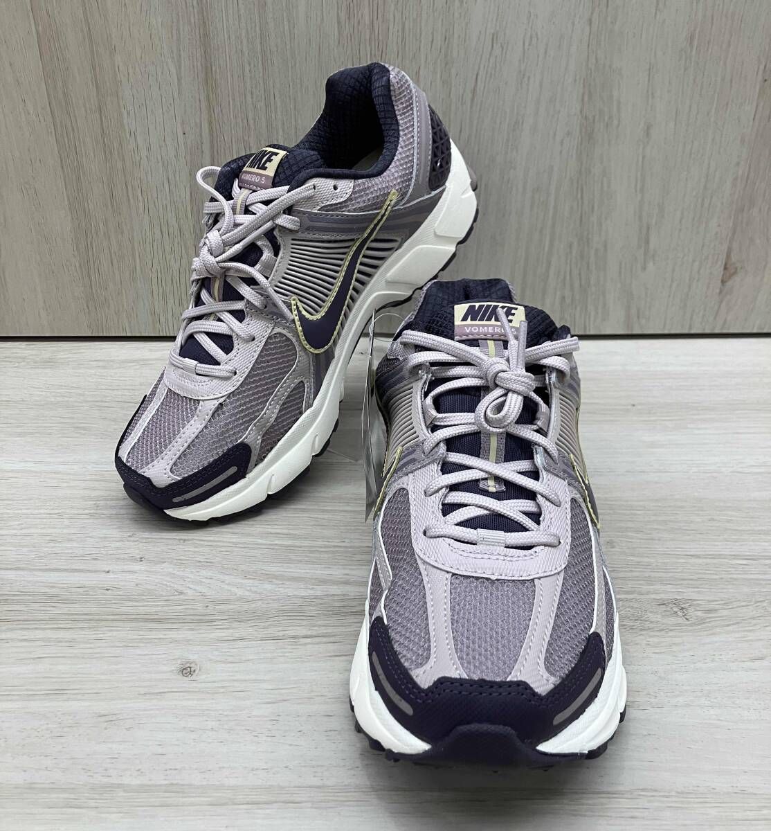 N26☆【NIKE】Zoom Vomero 5 'Platinum Violet/Light Violet Ore/Team