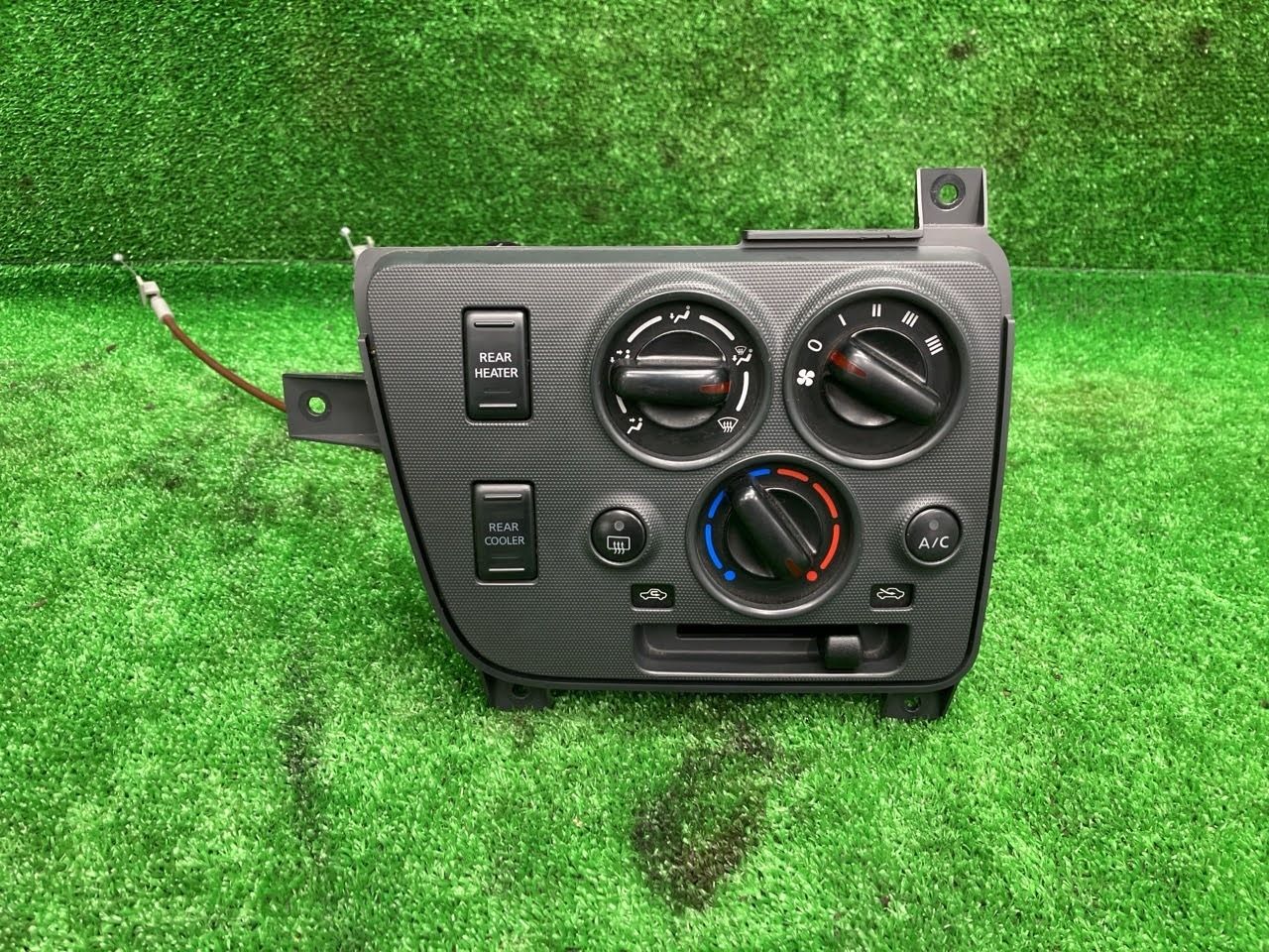 日産 NV350キャラバン VW6E26 エアコンスイッチパネル ロング低床DX 