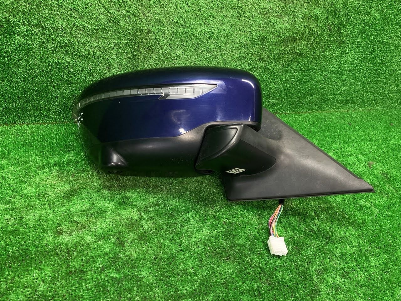 【Yomirn8】 セレナ GNC27 右サイドミラー・ドアミラー X 4WD 8人 ムラカミ G835