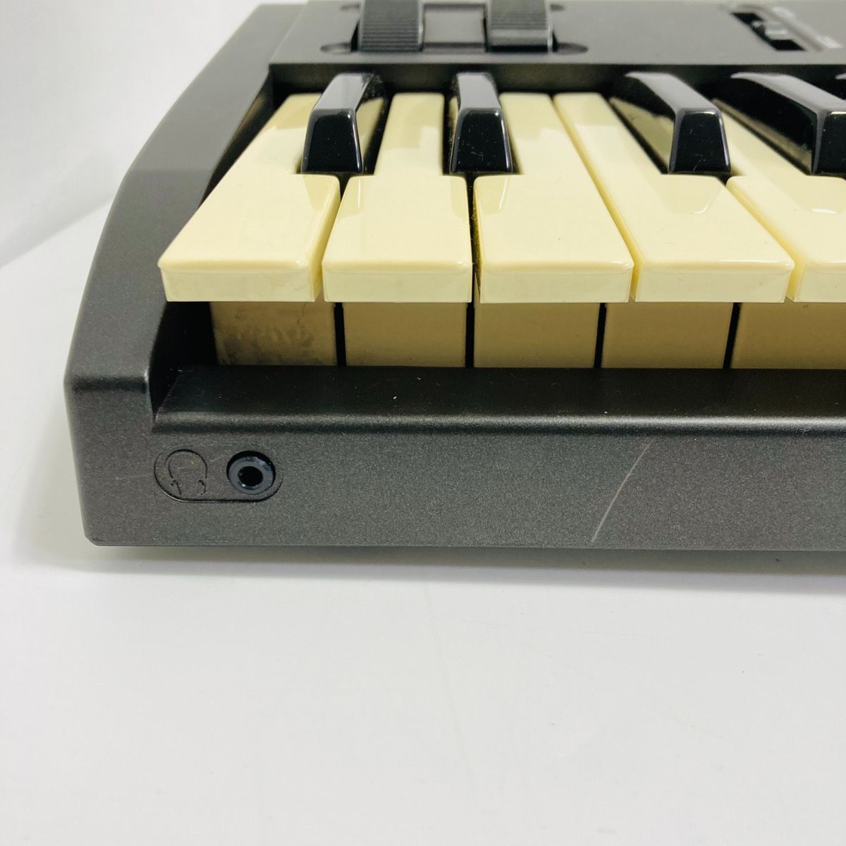 KORG X5 コルグ　シンセサイザー 61鍵　アダプタ付き KORG X5 シンセサイザー 61鍵 Korg X5 61-Key Keyboard Synthesizer