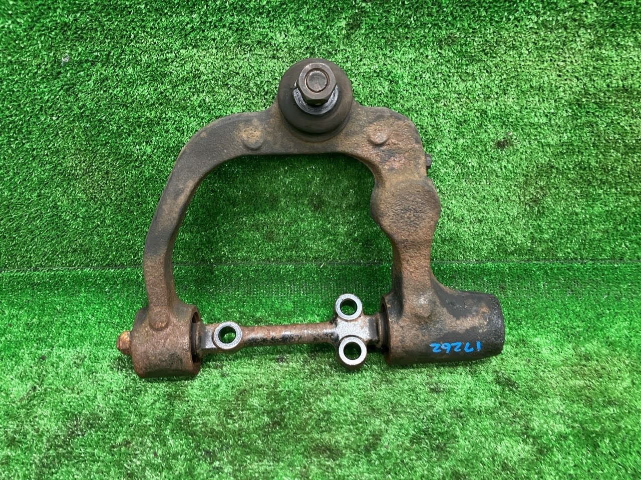 NV350キャラバン VW6E26 左フロントアッパーアーム ロング低床DX 4WD 6