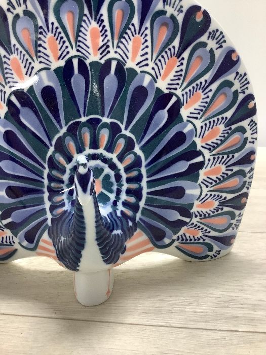 A9 サルガデロス陶器製 孔雀 置物オブジェ 美術 アンティーク オブジェ