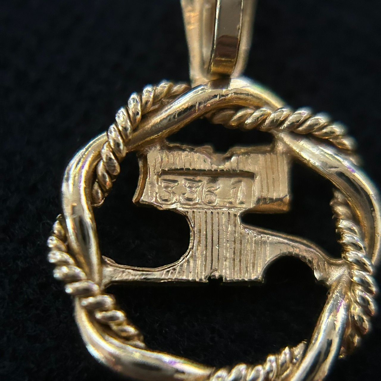 良品】Courreges クレージュ ロゴ ネックレストップ ゴールドカラー