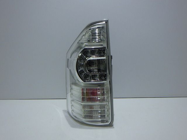 70系 ヴォクシー 左テール ZRR70/75 キラメキ 後期 28-220 81560-28570