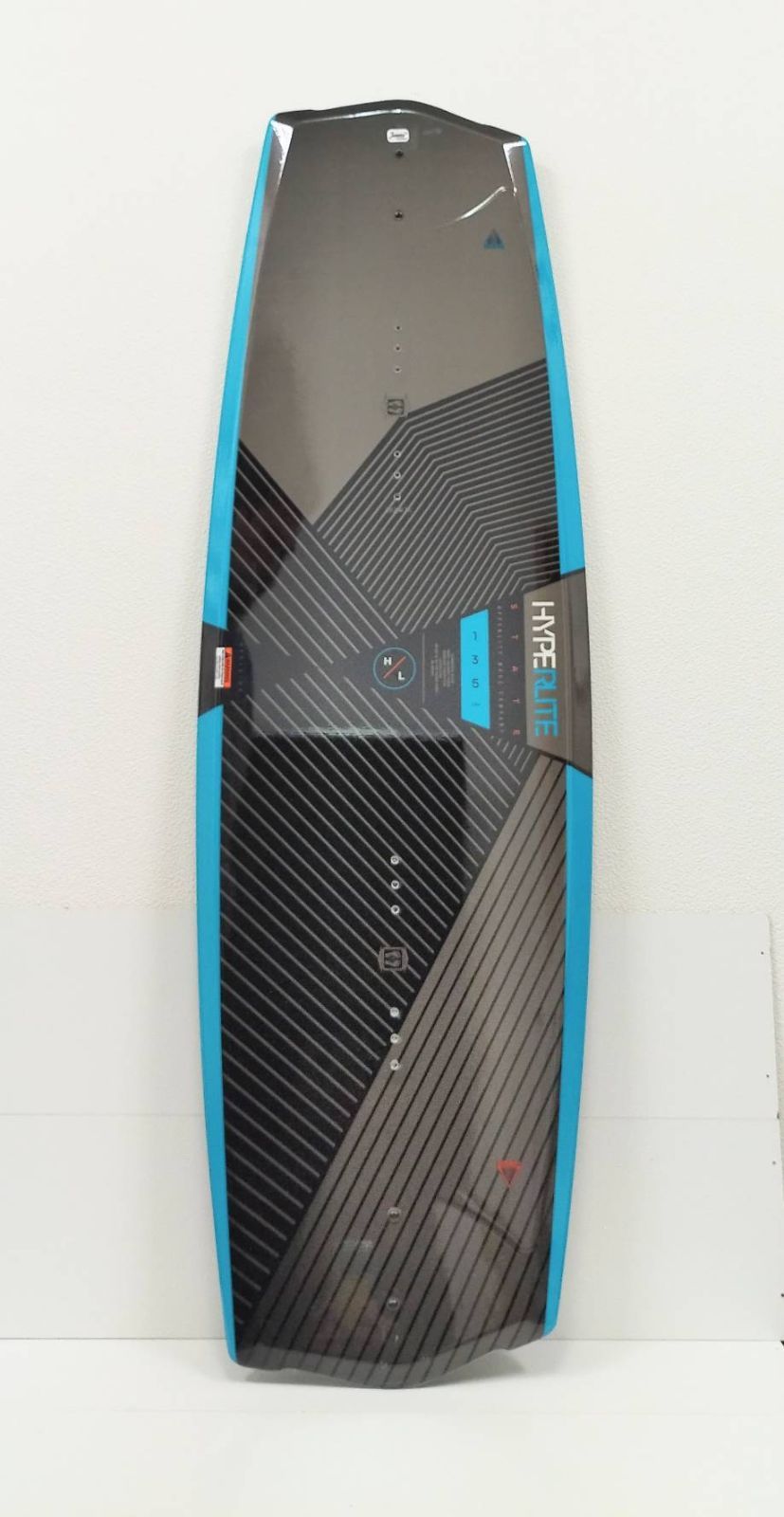 【美品・名機】HYPERLITE STATE 2.0 135cm ウェイクボード 初心者〜中級者向け