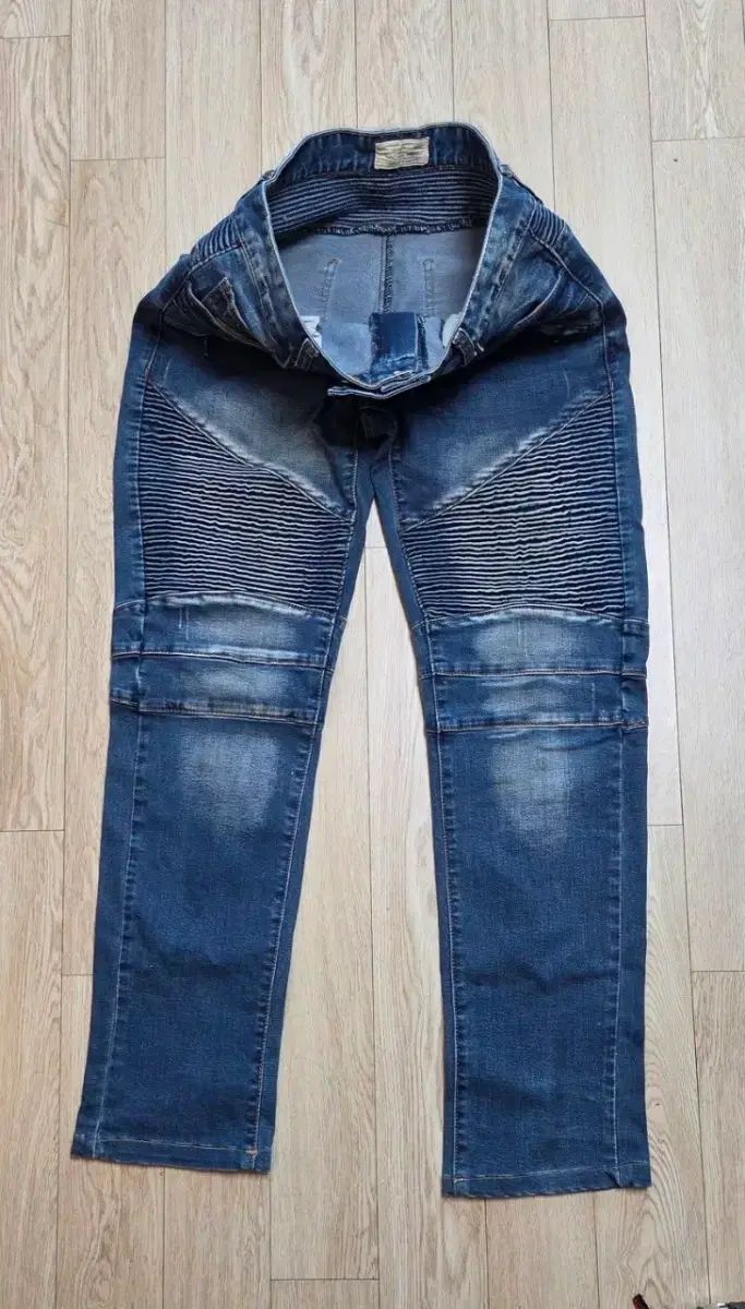 未使用 BALMAIN バルマン デニム 30サイズ (メジャー写真参照) - メルカリ