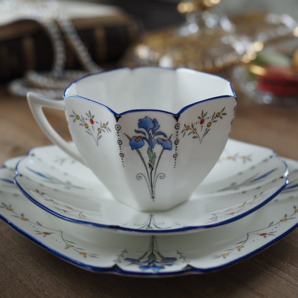 美品】シェリーShelley クイーンアン アイリス トリオ カップ