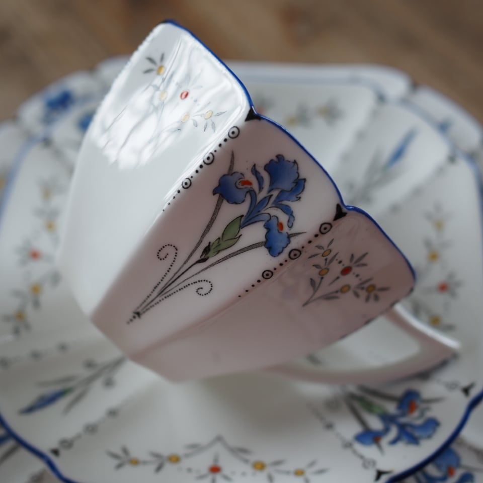 美品】シェリーShelley クイーンアン アイリス トリオ カップ