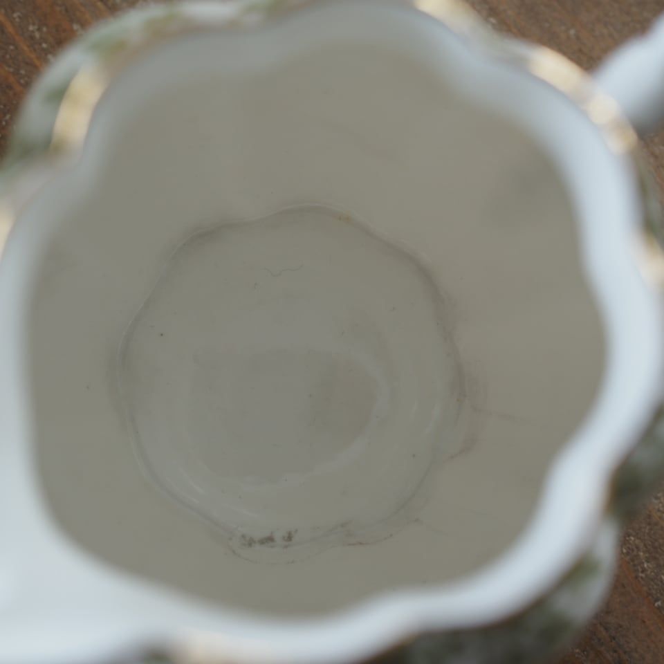 英国シェリー 優雅なアイビー柄が美しいアンティーククリーマー