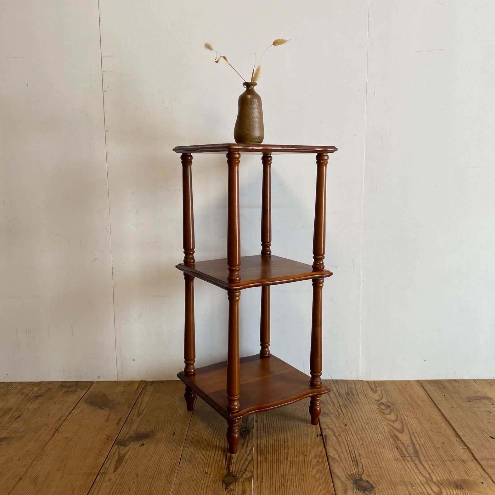 ❣️メルカリ市価格❣️【vintage】昭和レトロ 飾り棚 ミッドセンチュリー ヴィンテージ 飾り棚 無垢材 モダン ミッドセンチュリー レトロ y5522