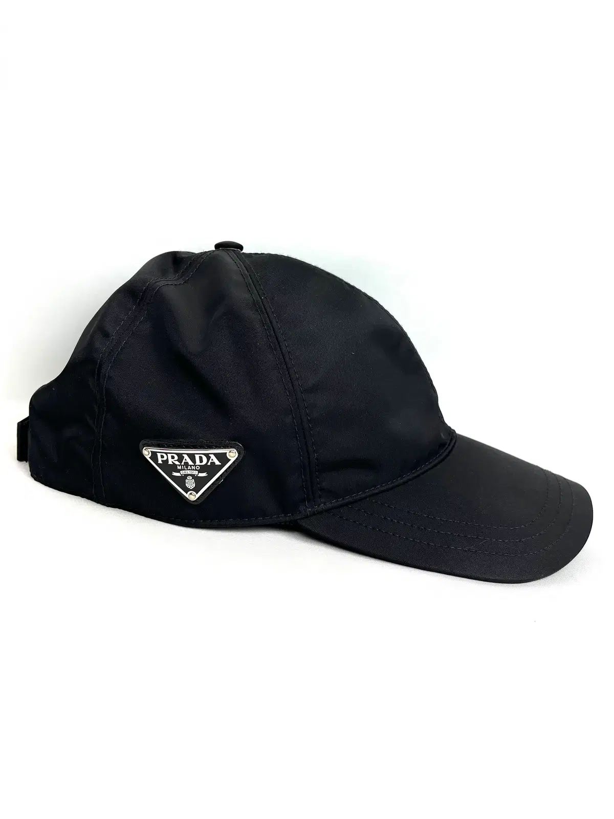 PRADA キャップシルバー三角ロゴ PRADA(シルバー) ブラック 三角ロゴ ナイロン ベースボール キャップ