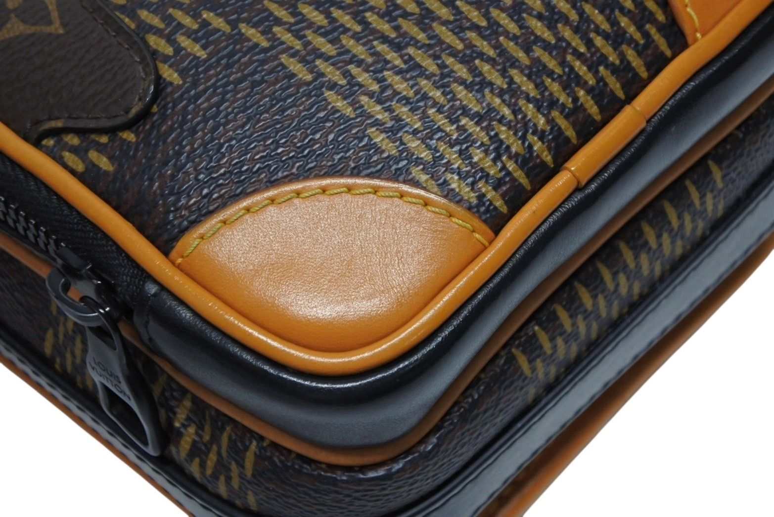 LOUIS VUITTON ルイヴィトン アマゾン メッセンジャーショルダーバッグ 